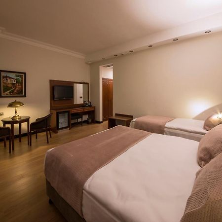 Vardar Palace Hotel - Special Category Istanboel Buitenkant foto