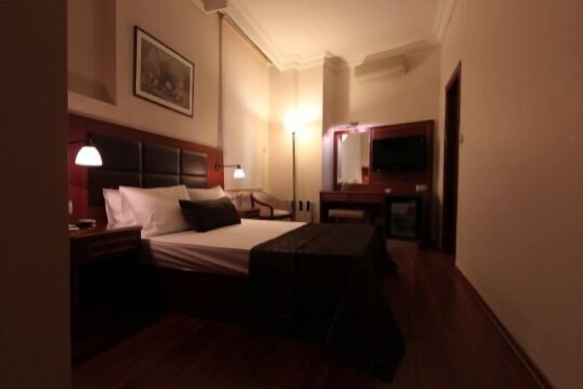 Vardar Palace Hotel - Special Category Istanboel Buitenkant foto