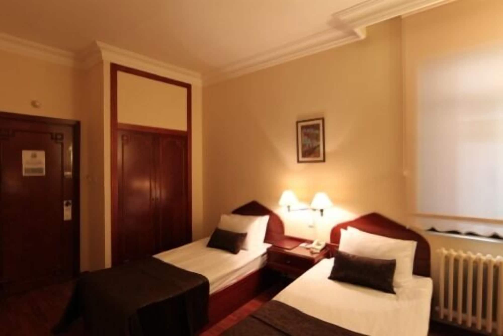 Vardar Palace Hotel - Special Category Istanboel Buitenkant foto