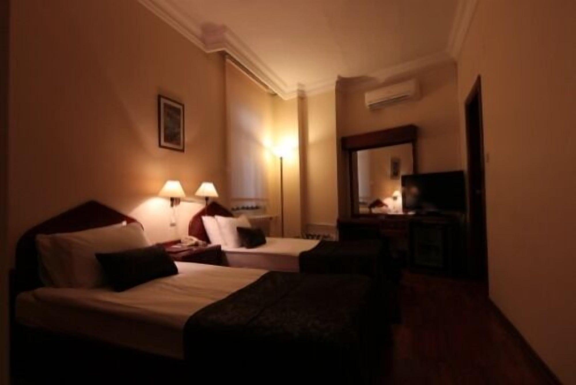Vardar Palace Hotel - Special Category Istanboel Buitenkant foto
