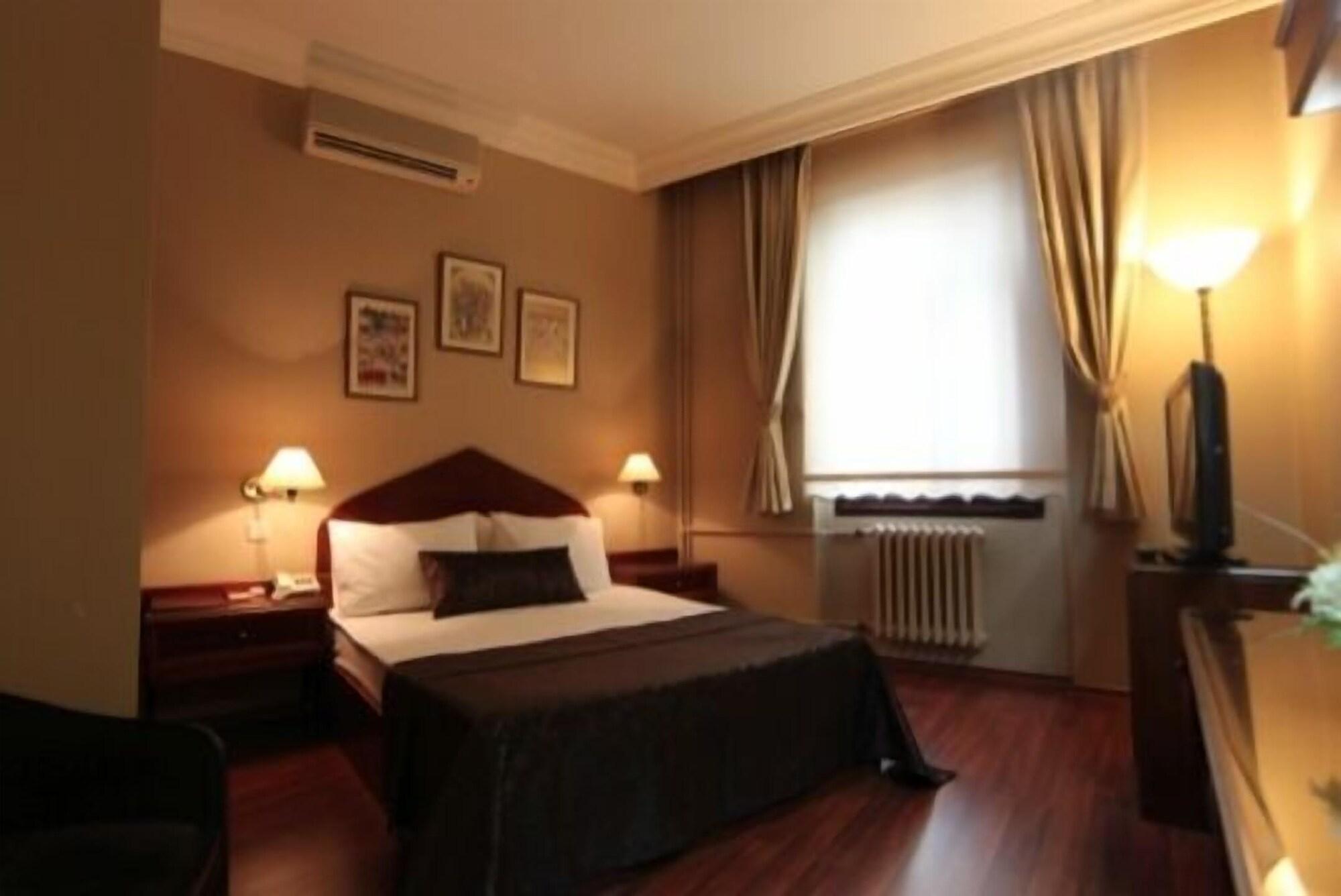 Vardar Palace Hotel - Special Category Istanboel Buitenkant foto