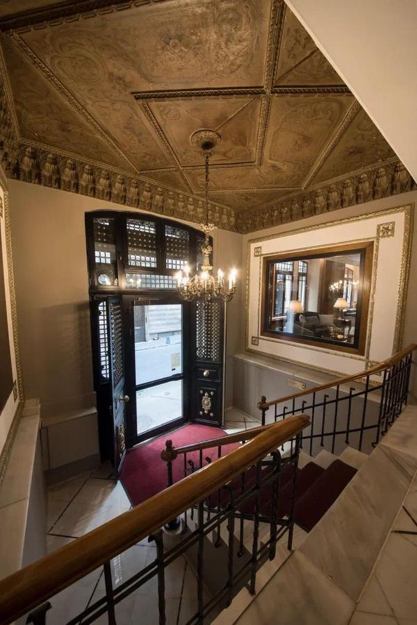 Vardar Palace Hotel - Special Category Istanboel Buitenkant foto