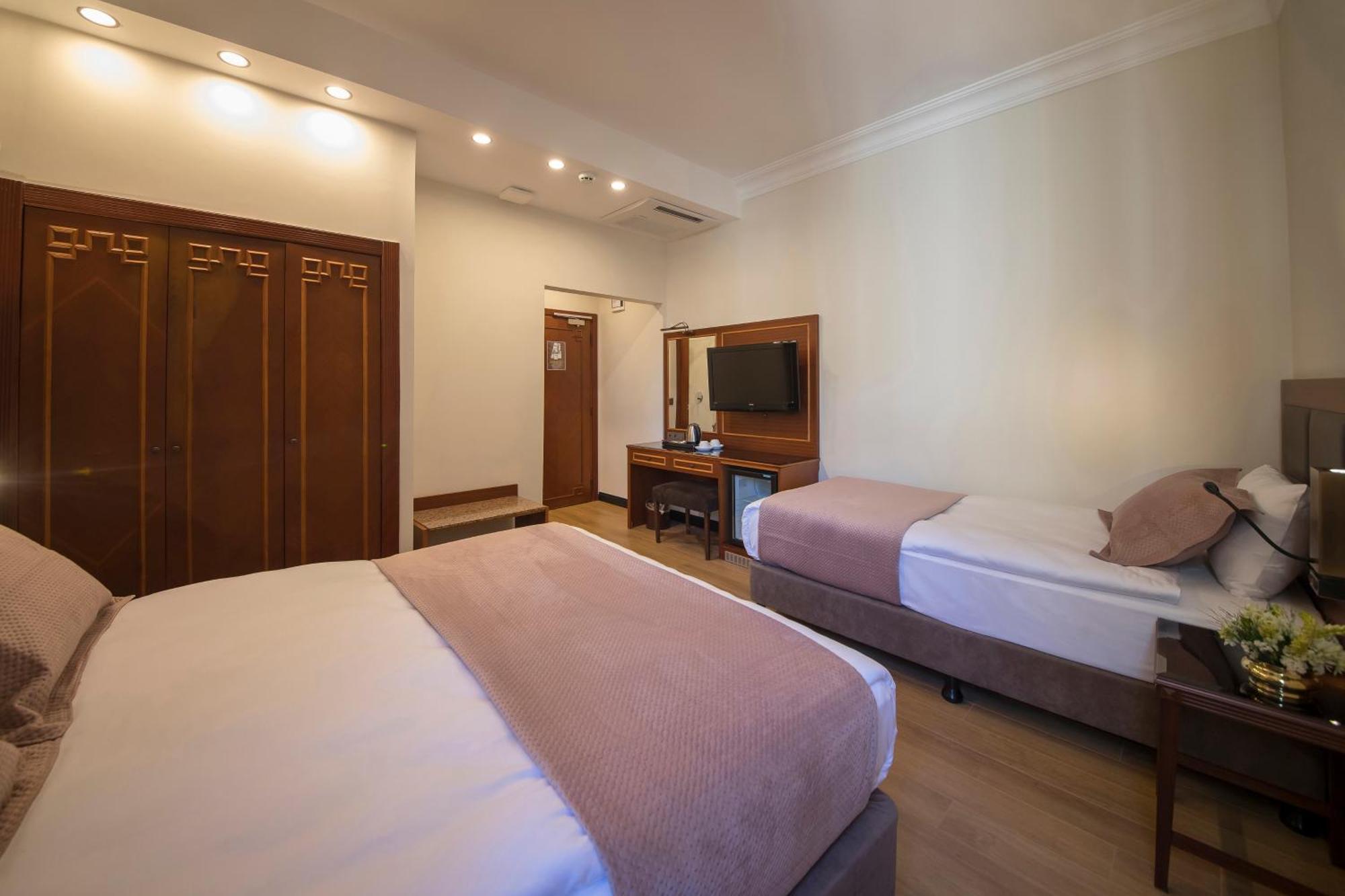 Vardar Palace Hotel - Special Category Istanboel Buitenkant foto