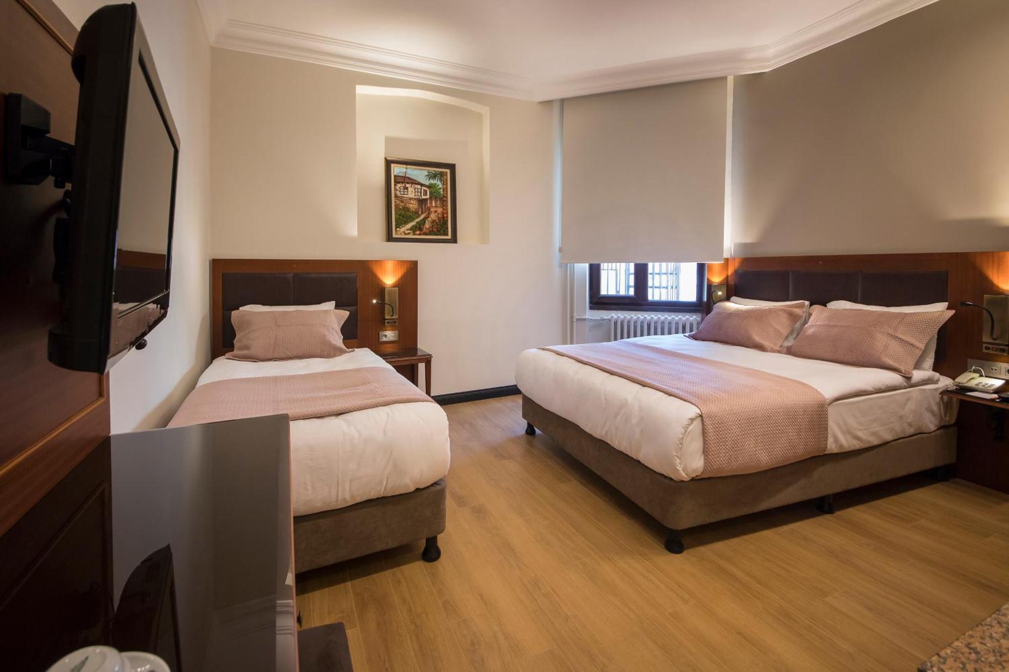 Vardar Palace Hotel - Special Category Istanboel Buitenkant foto