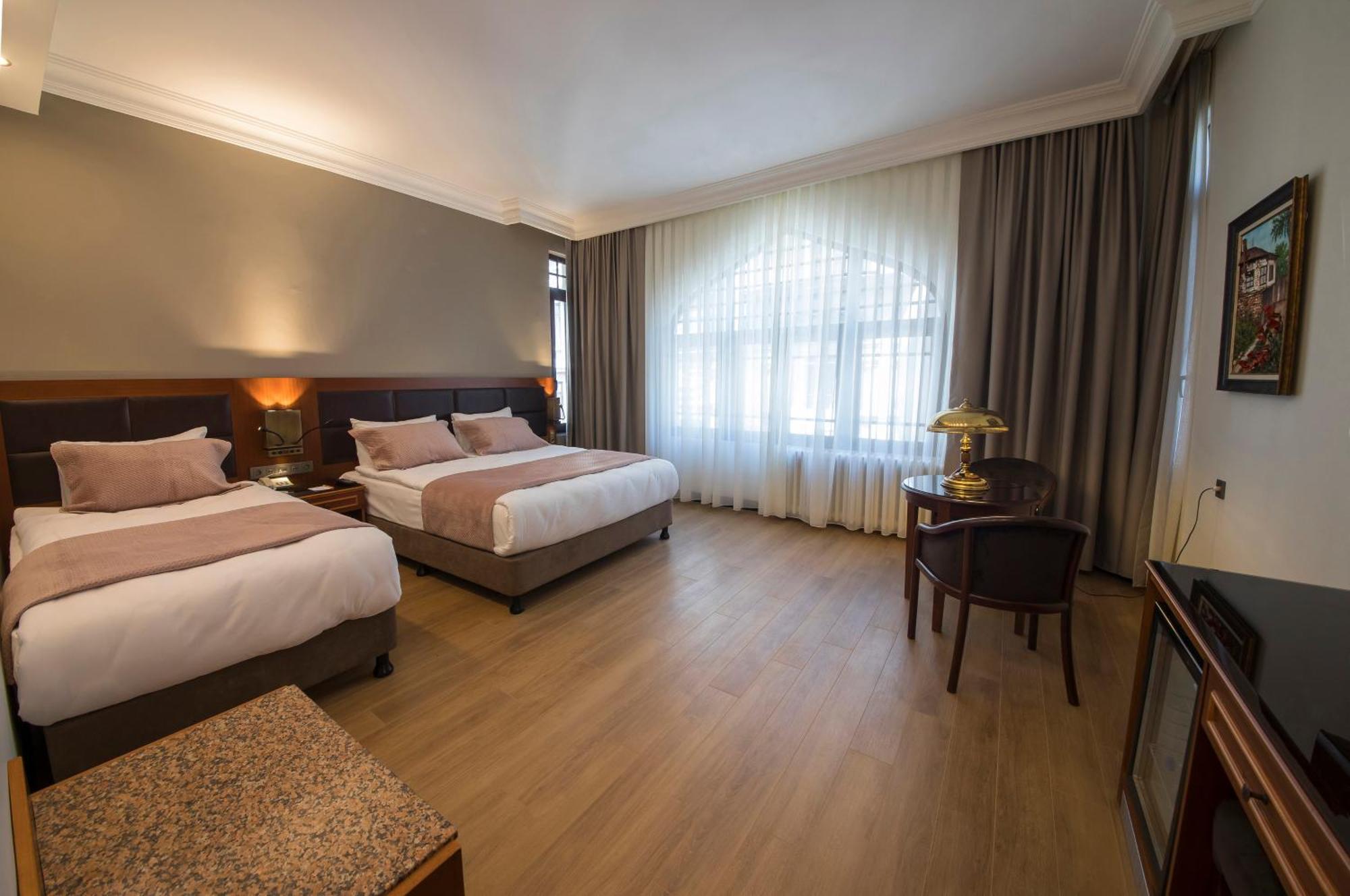 Vardar Palace Hotel - Special Category Istanboel Buitenkant foto