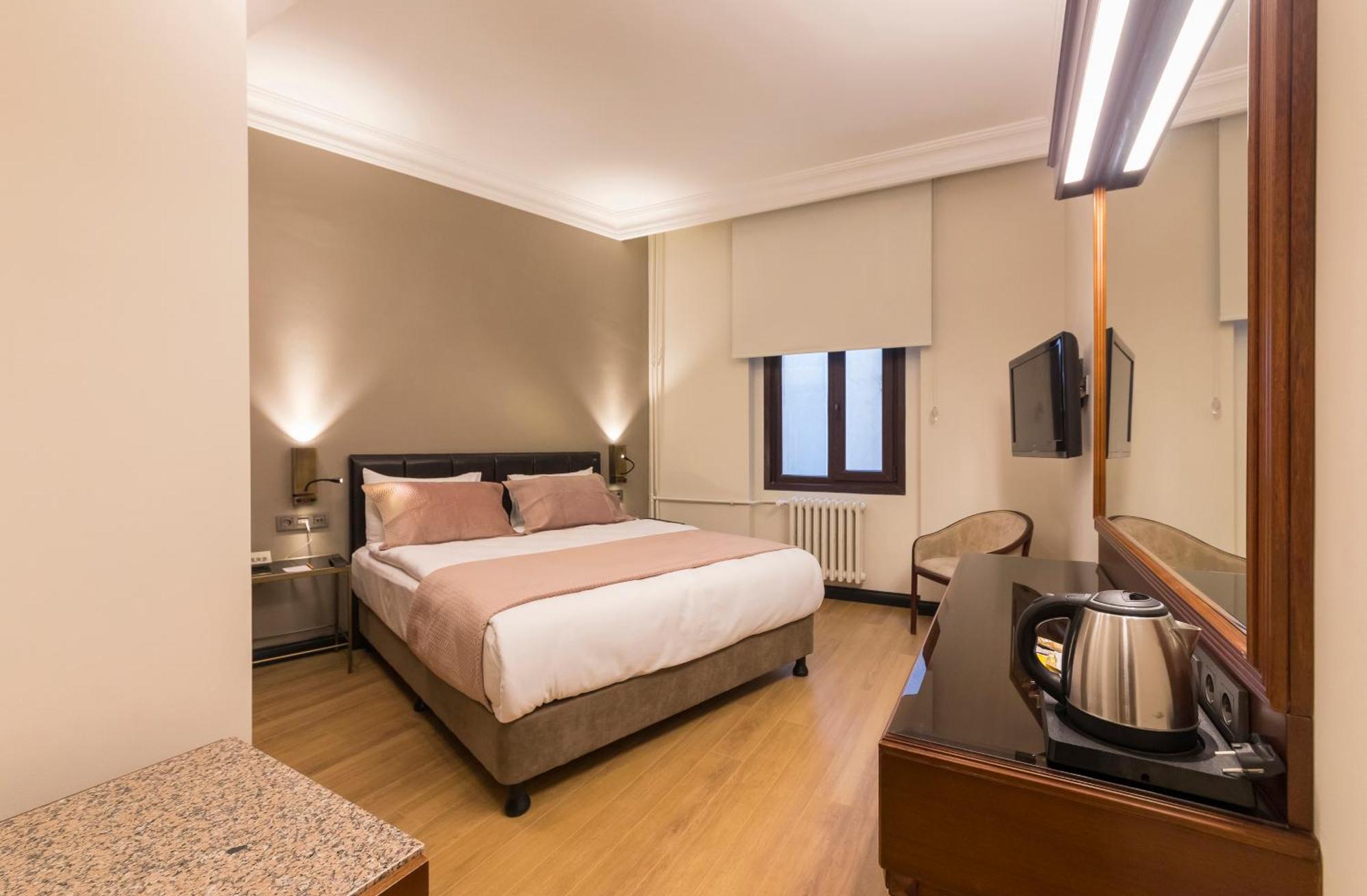 Vardar Palace Hotel - Special Category Istanboel Buitenkant foto