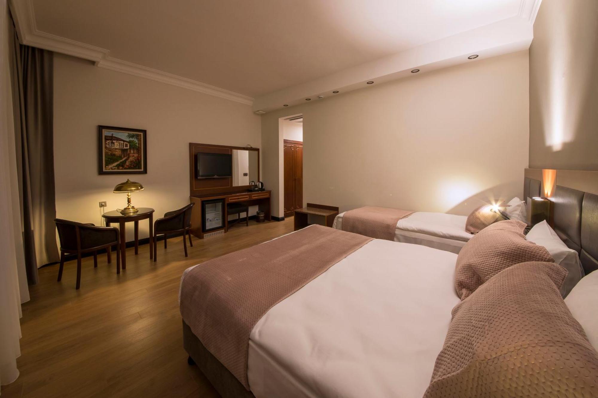Vardar Palace Hotel - Special Category Istanboel Buitenkant foto