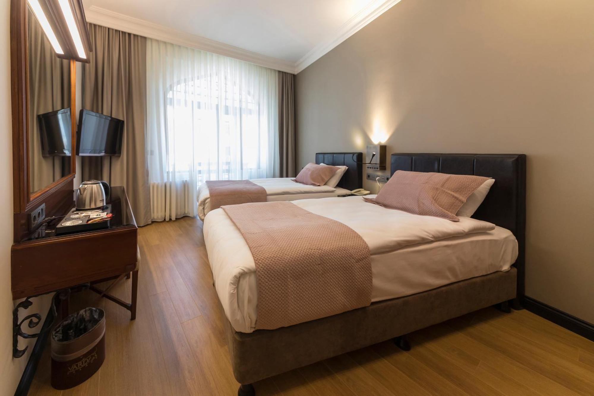 Vardar Palace Hotel - Special Category Istanboel Buitenkant foto
