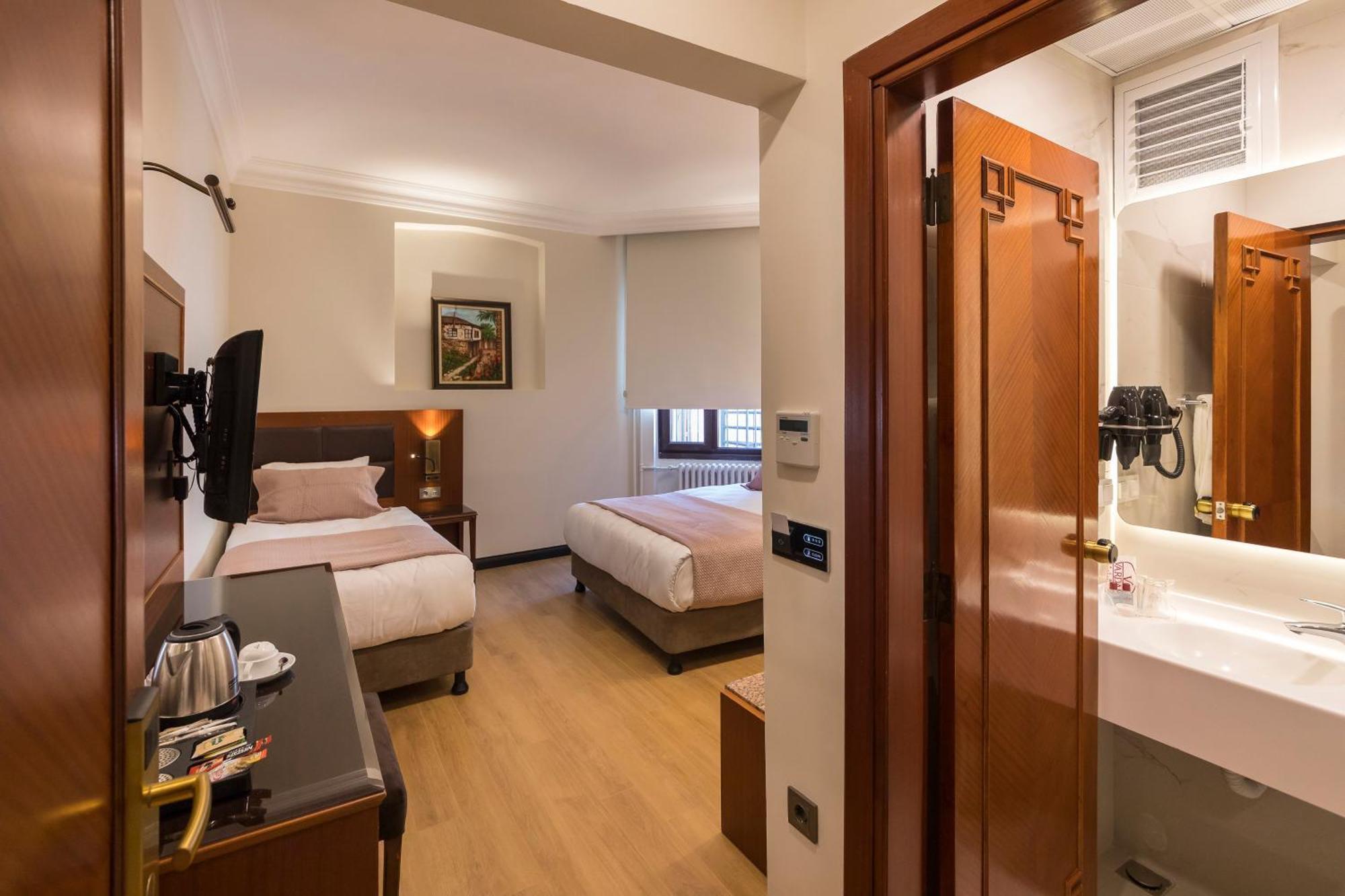 Vardar Palace Hotel - Special Category Istanboel Buitenkant foto