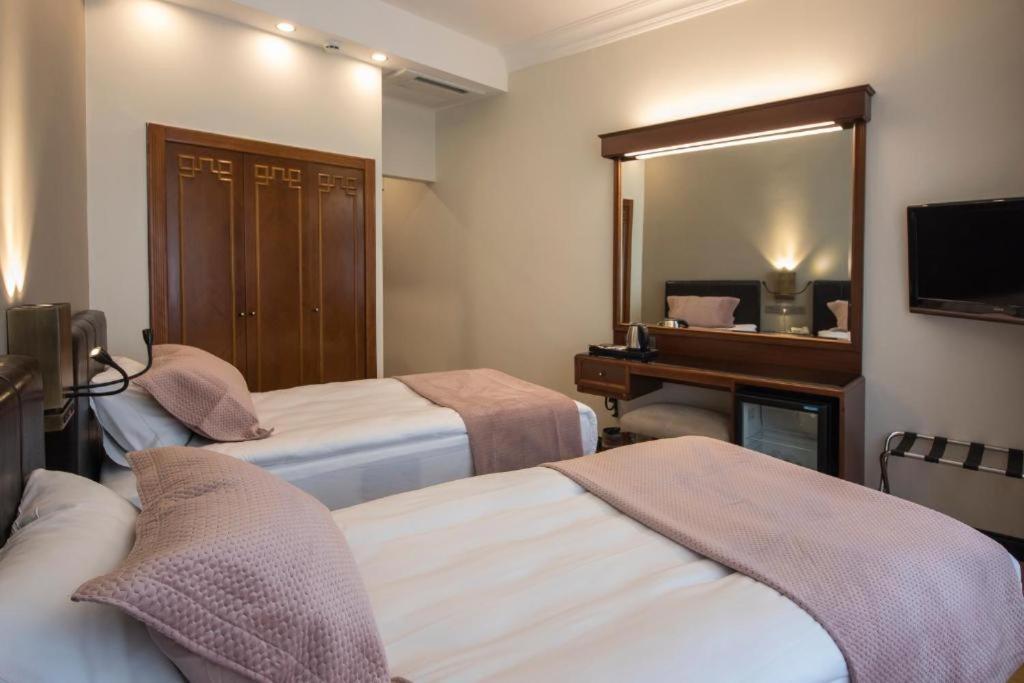Vardar Palace Hotel - Special Category Istanboel Buitenkant foto