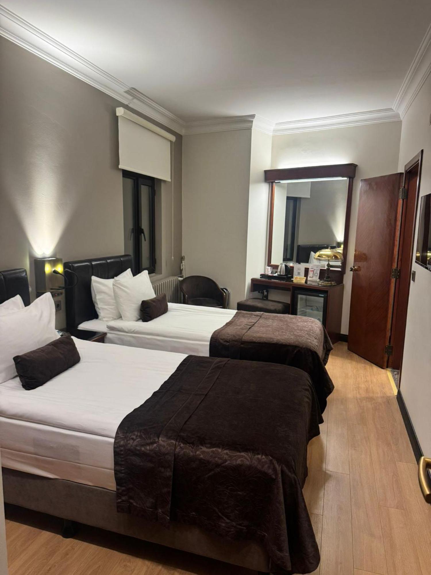 Vardar Palace Hotel - Special Category Istanboel Kamer foto